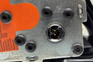 Pretensionneur de ceinture avant droit TOYOTA YARIS 2