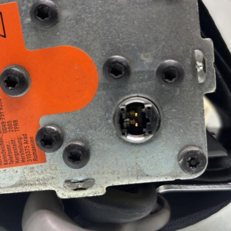 Pretensionneur de ceinture avant droit TOYOTA YARIS 2 Photo n°3