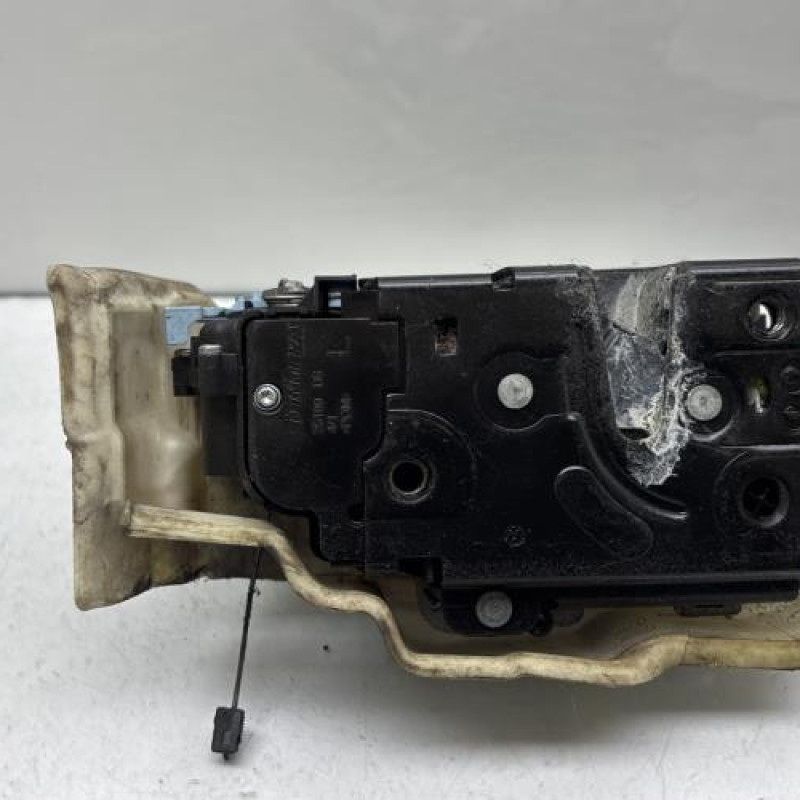 Serrure avant gauche VOLKSWAGEN GOLF 5 Photo n°4
