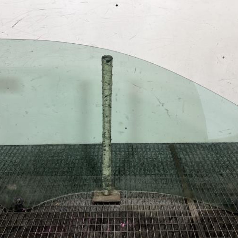 Vitre avant gauche RENAULT CLIO 3 Photo n°4