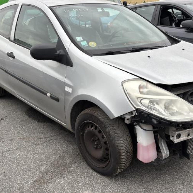 Vitre avant gauche RENAULT CLIO 3 Photo n°6