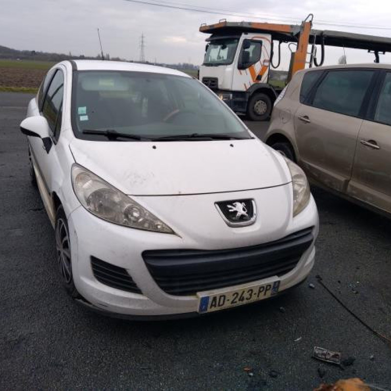 Attache ceinture avant gauche PEUGEOT 207 Photo n°4