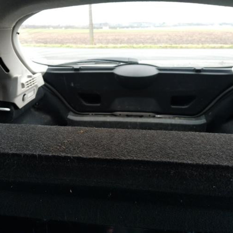 Attache ceinture avant gauche PEUGEOT 207 Photo n°9