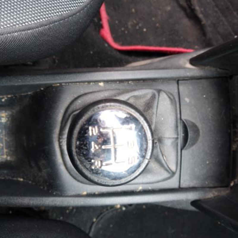 Attache ceinture avant gauche PEUGEOT 207 Photo n°10