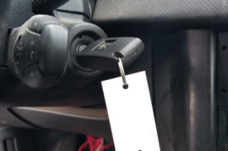 Attache ceinture avant gauche PEUGEOT 207
