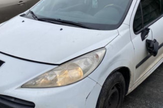 Attache ceinture avant gauche PEUGEOT 207
