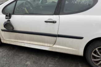 Attache ceinture avant gauche PEUGEOT 207