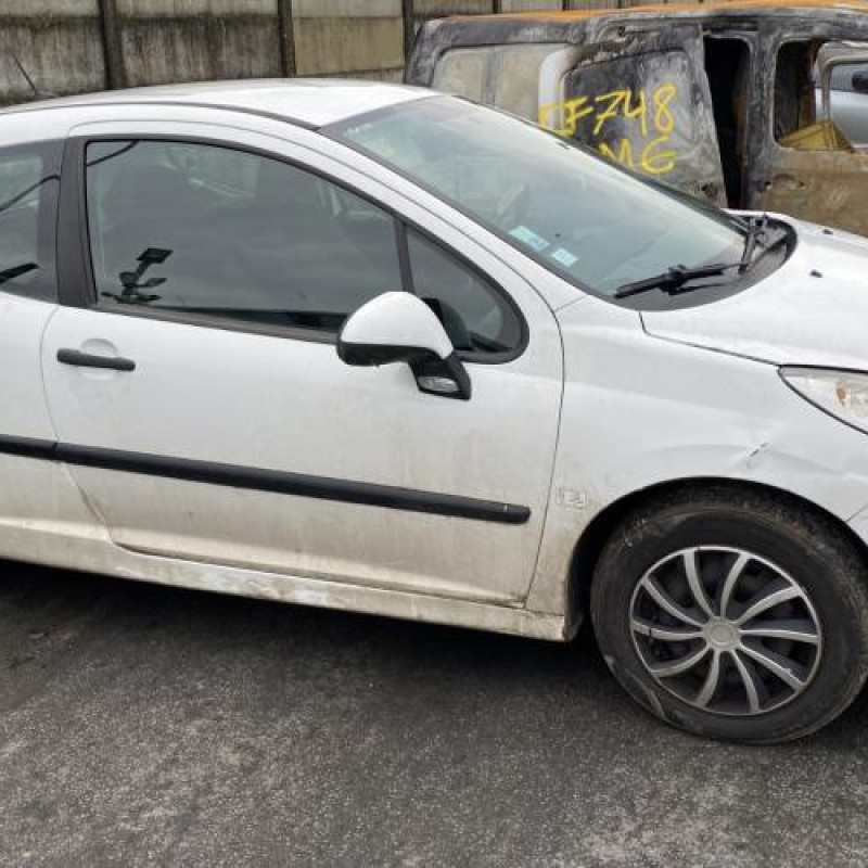 Attache ceinture avant gauche PEUGEOT 207 Photo n°20