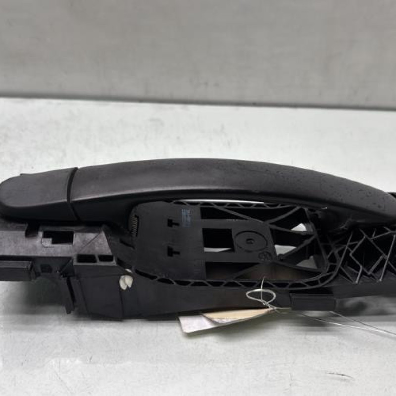 Poignee porte arriere droit VOLKSWAGEN POLO 5 Photo n°2