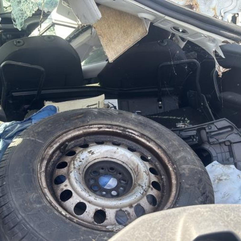 Anti brouillard arriere PEUGEOT 208 1 Photo n°8