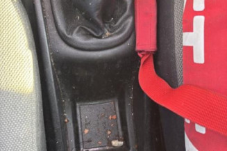 Attache ceinture avant gauche PEUGEOT 207
