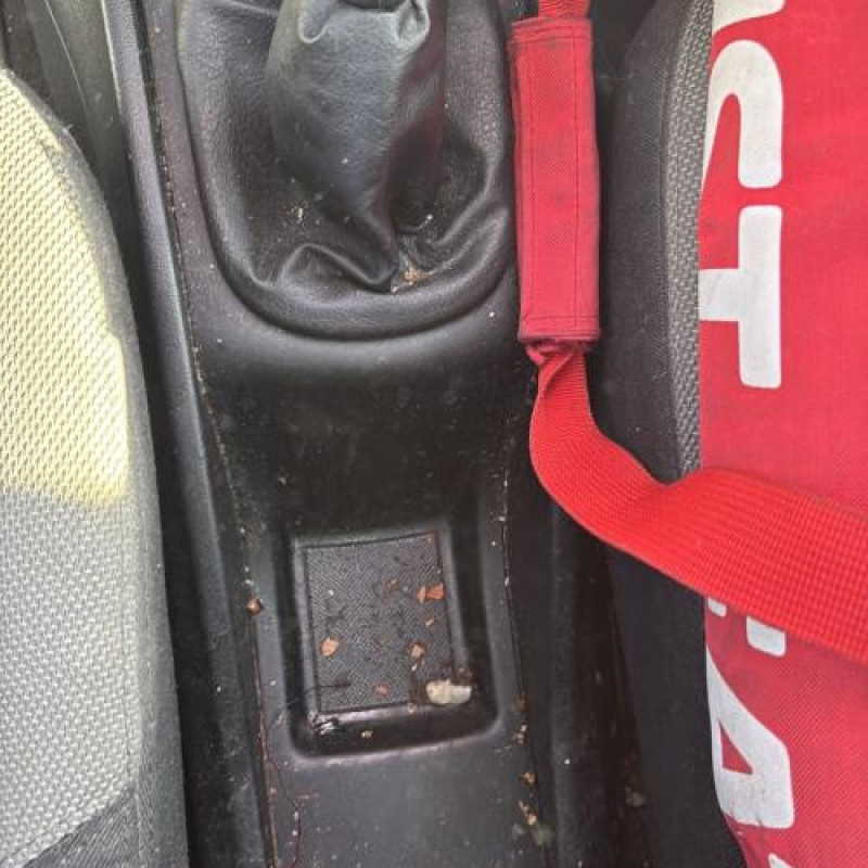Attache ceinture avant gauche PEUGEOT 207 Photo n°20