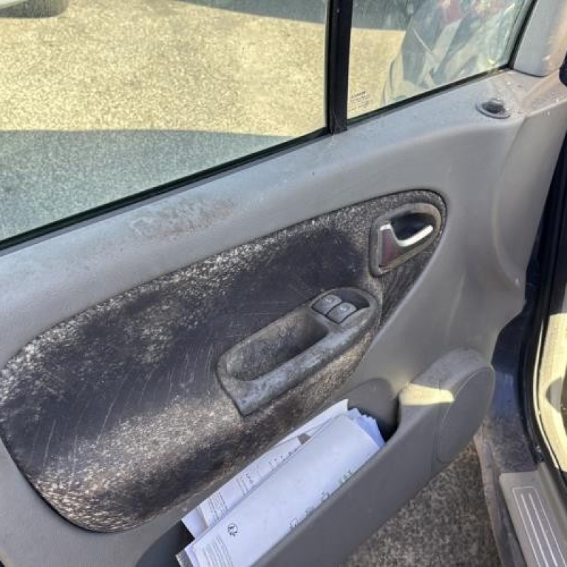 Feu arriere principal gauche (feux) RENAULT SCENIC 1 Photo n°13