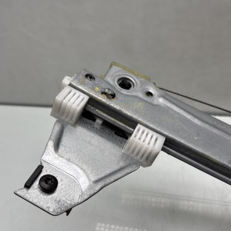 Leve vitre electrique avant gauche PEUGEOT 308 1 SW Photo n°3