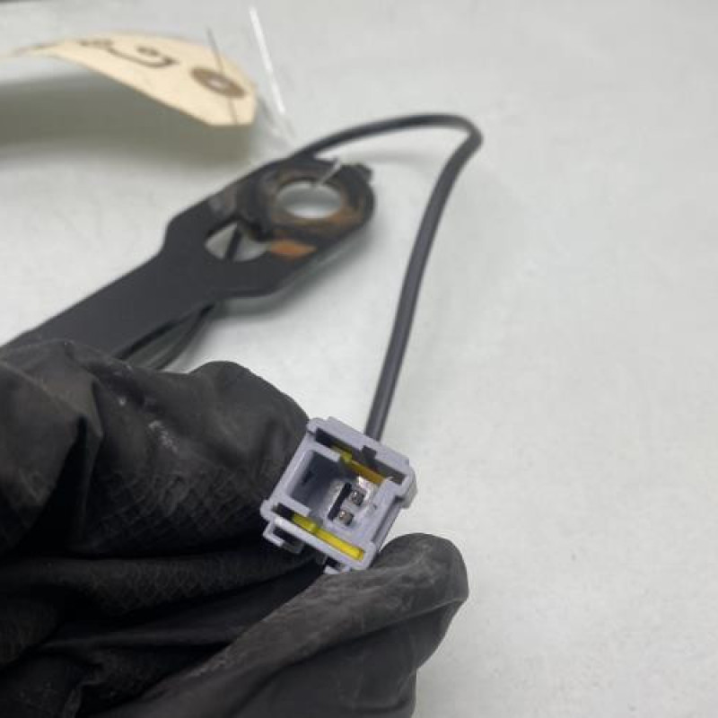Attache ceinture avant droit PEUGEOT 208 1 Photo n°3