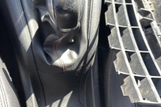 Attache ceinture avant droit PEUGEOT 208 1