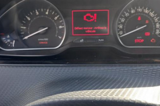 Attache ceinture avant gauche PEUGEOT 208 1