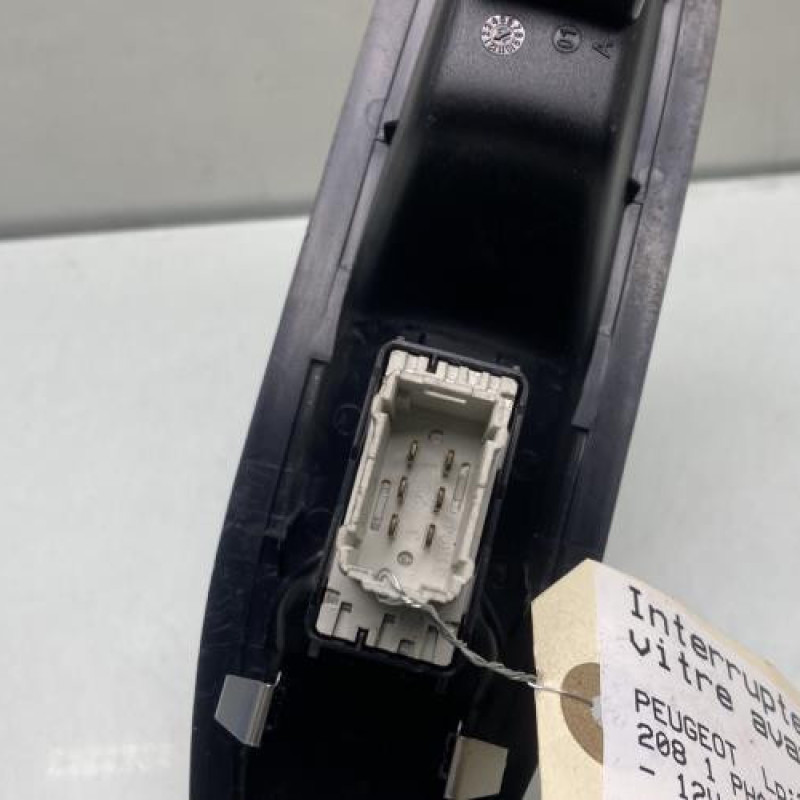 Interrupteur de leve vitre avant droit PEUGEOT 208 1 Photo n°3