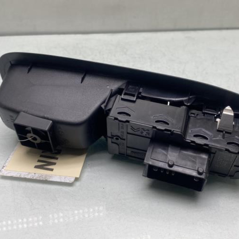 Interrupteur de leve vitre avant gauche PEUGEOT 208 1 Photo n°2