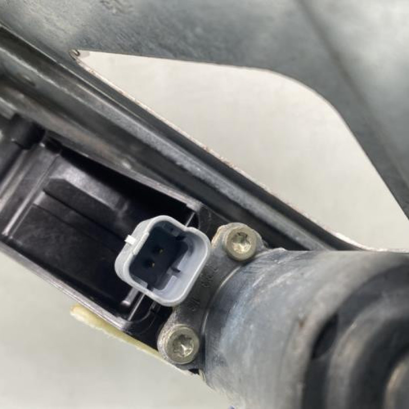 Leve vitre electrique avant droit PEUGEOT 208 1 Photo n°9