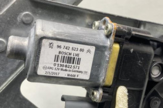Leve vitre electrique avant droit PEUGEOT 208 1