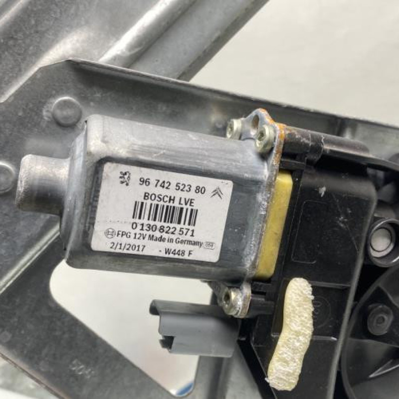 Leve vitre electrique avant droit PEUGEOT 208 1 Photo n°10