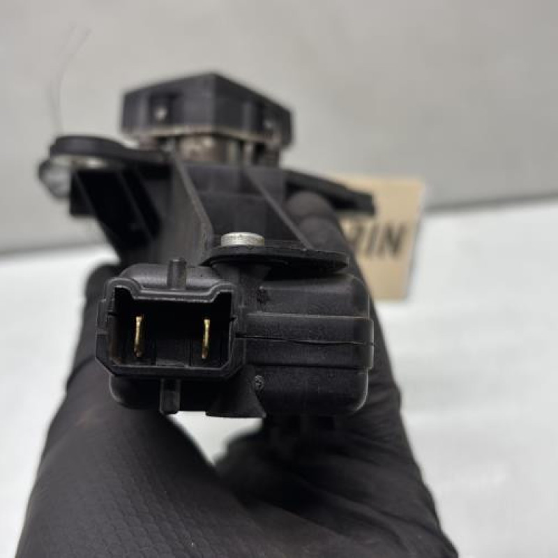 Bouton de coffre RENAULT CLIO 2 CAMPUS Photo n°4