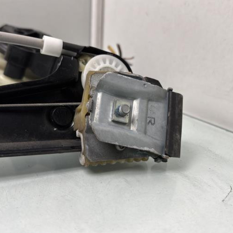 Leve vitre electrique avant droit VOLKSWAGEN POLO 5 Photo n°4