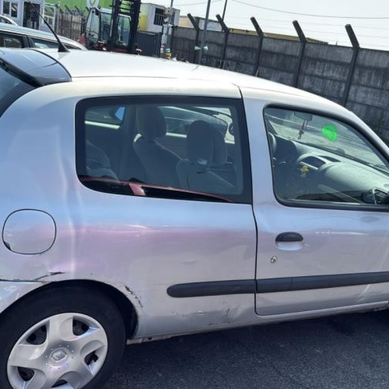 Feu arriere principal gauche (feux) RENAULT CLIO 2 Photo n°10
