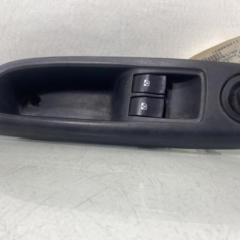 Interrupteur de leve vitre avant gauche RENAULT CLIO 2 Photo n°4