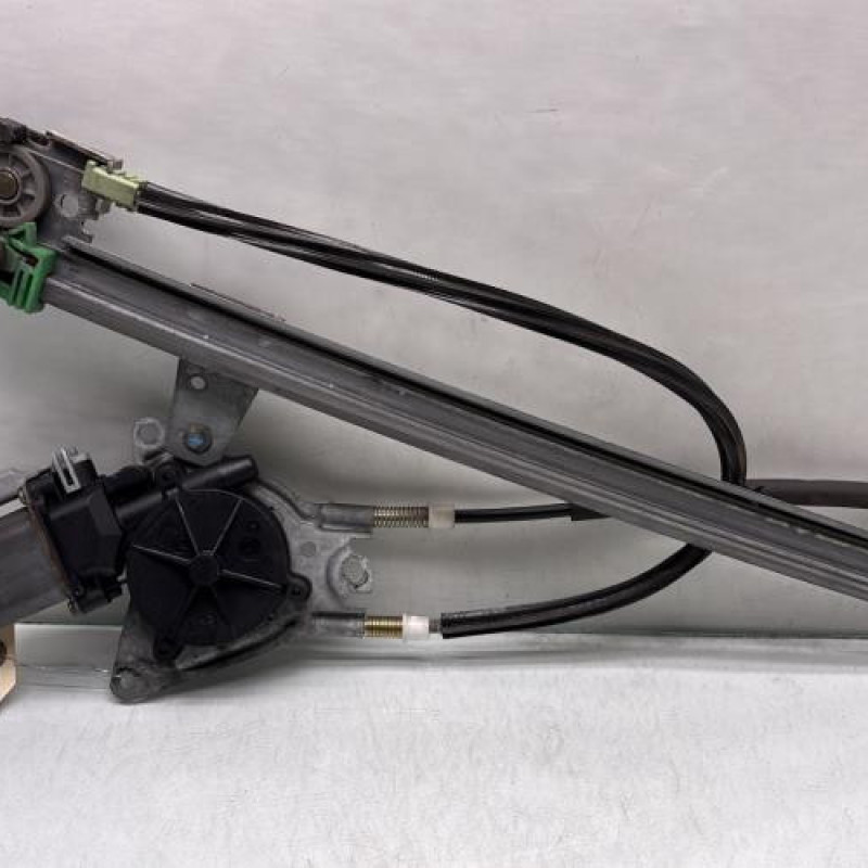 Leve vitre electrique avant gauche PEUGEOT 306 Photo n°1