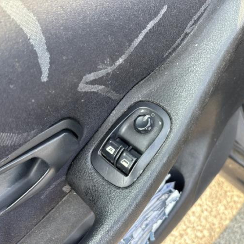 Leve vitre electrique avant gauche PEUGEOT 306 Photo n°15