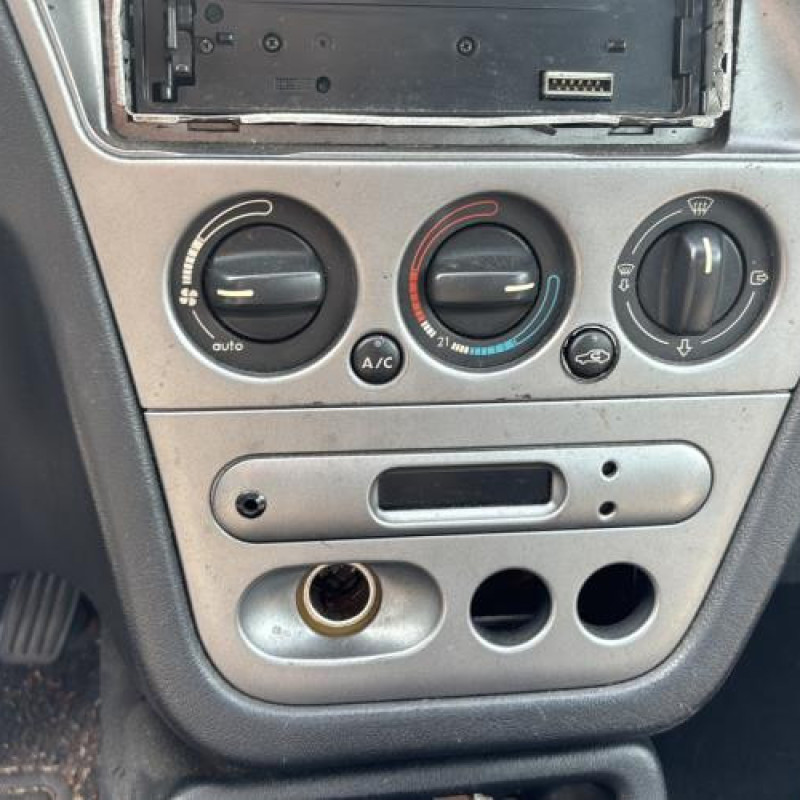 Leve vitre electrique avant gauche PEUGEOT 306 Photo n°20