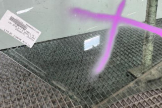 Vitre avant droit PEUGEOT 508 1