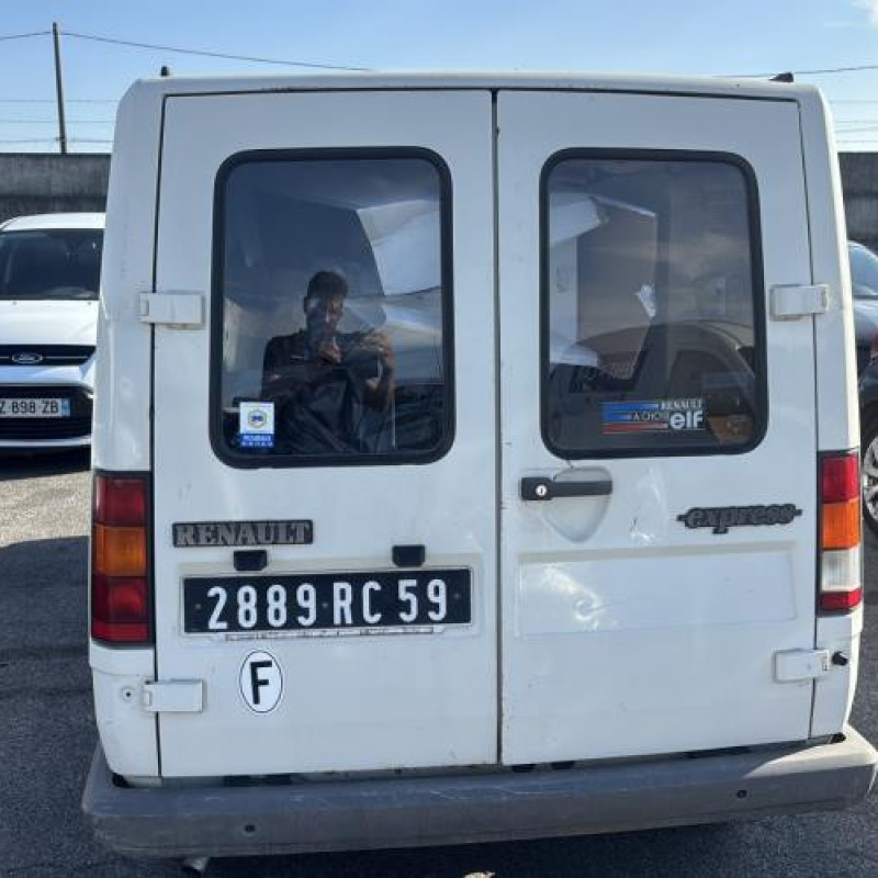 Vitre avant gauche RENAULT EXPRESS Photo n°9