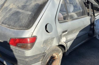 Vitre arriere droit PEUGEOT 306