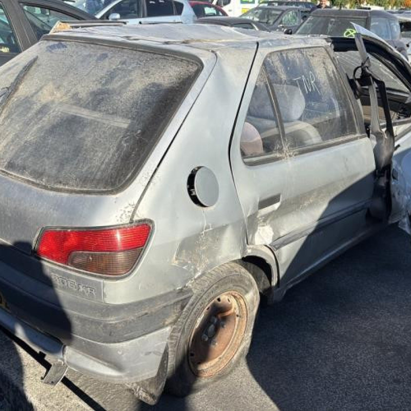 Vitre arriere droit PEUGEOT 306 Photo n°7