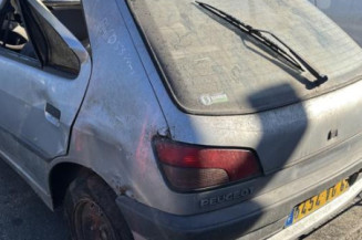 Vitre arriere droit PEUGEOT 306