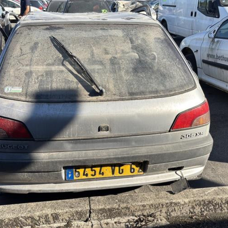 Vitre arriere droit PEUGEOT 306 Photo n°9