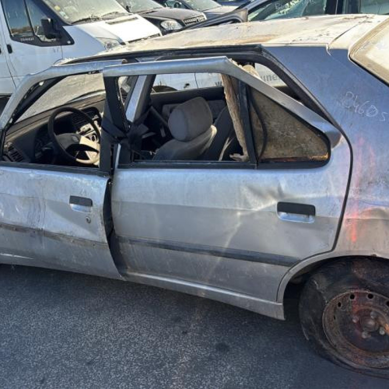 Vitre arriere droit PEUGEOT 306 Photo n°10