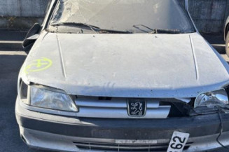 Vitre arriere droit PEUGEOT 306