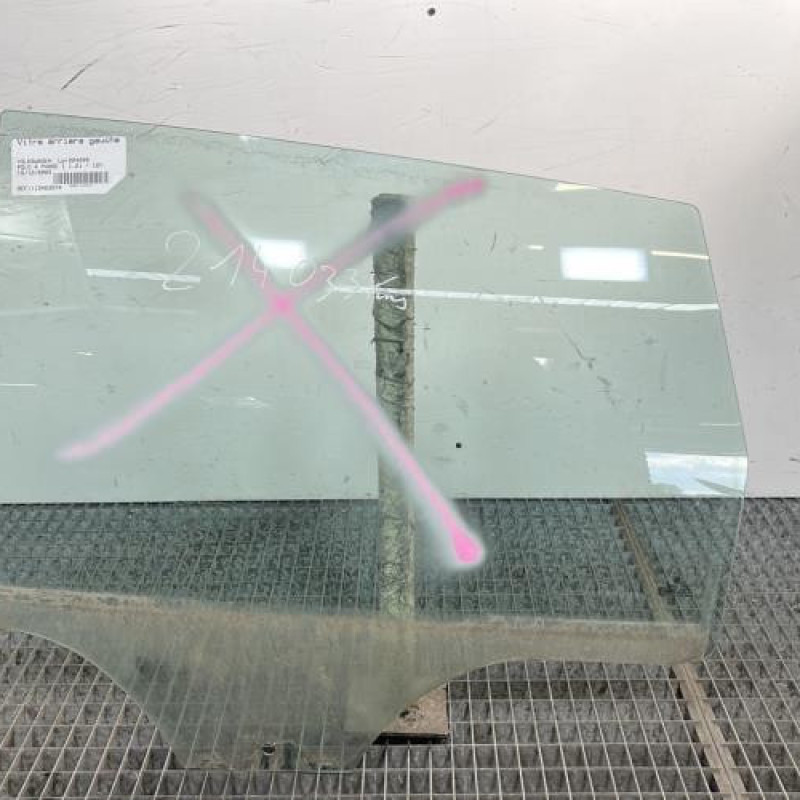 Vitre arriere gauche VOLKSWAGEN POLO 4 Photo n°1