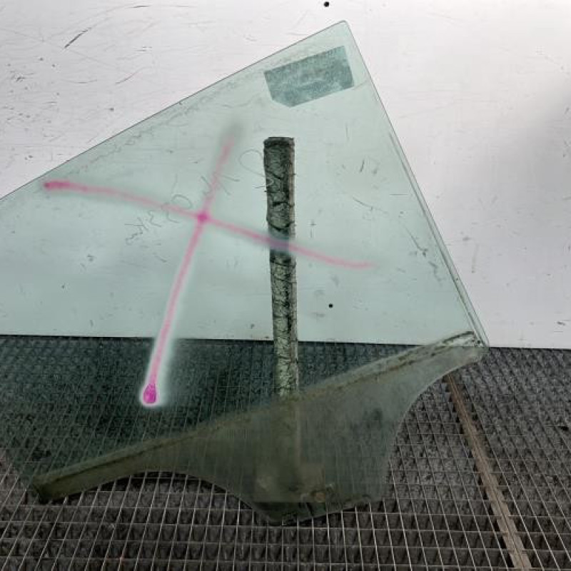 Vitre arriere gauche VOLKSWAGEN POLO 4 Photo n°4