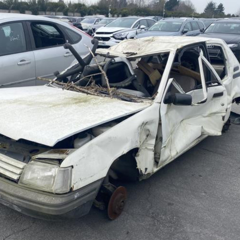 Optique avant principal droit (feux)(phare) PEUGEOT 205 Photo n°4