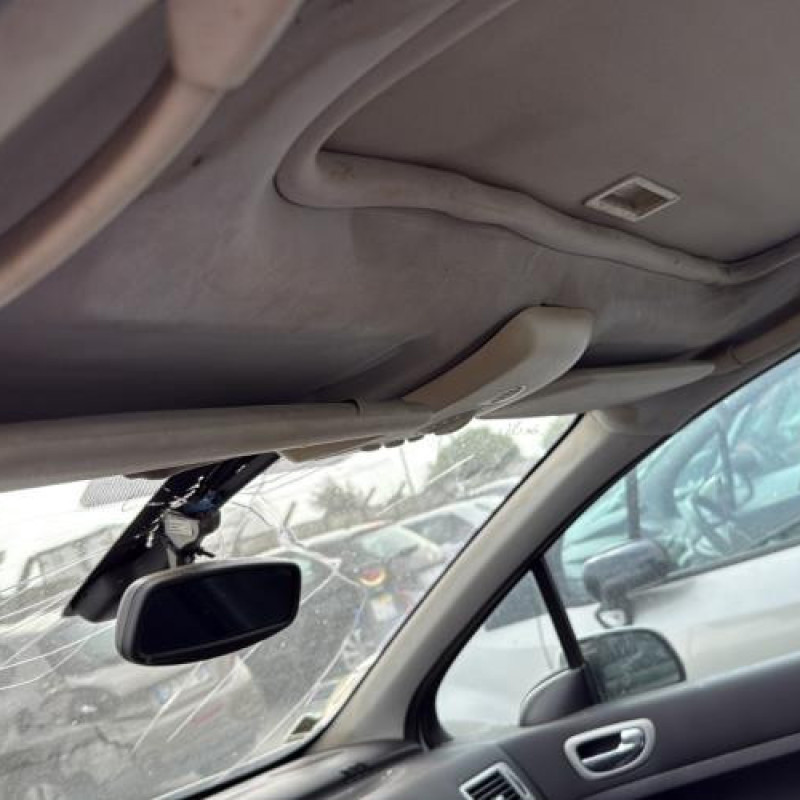 Pare boue avant gauche PEUGEOT 307 Photo n°16