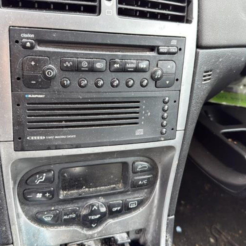 Pare boue avant gauche PEUGEOT 307 Photo n°18