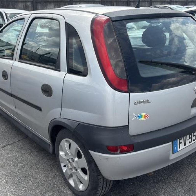 Vitre avant gauche OPEL CORSA C Photo n°8