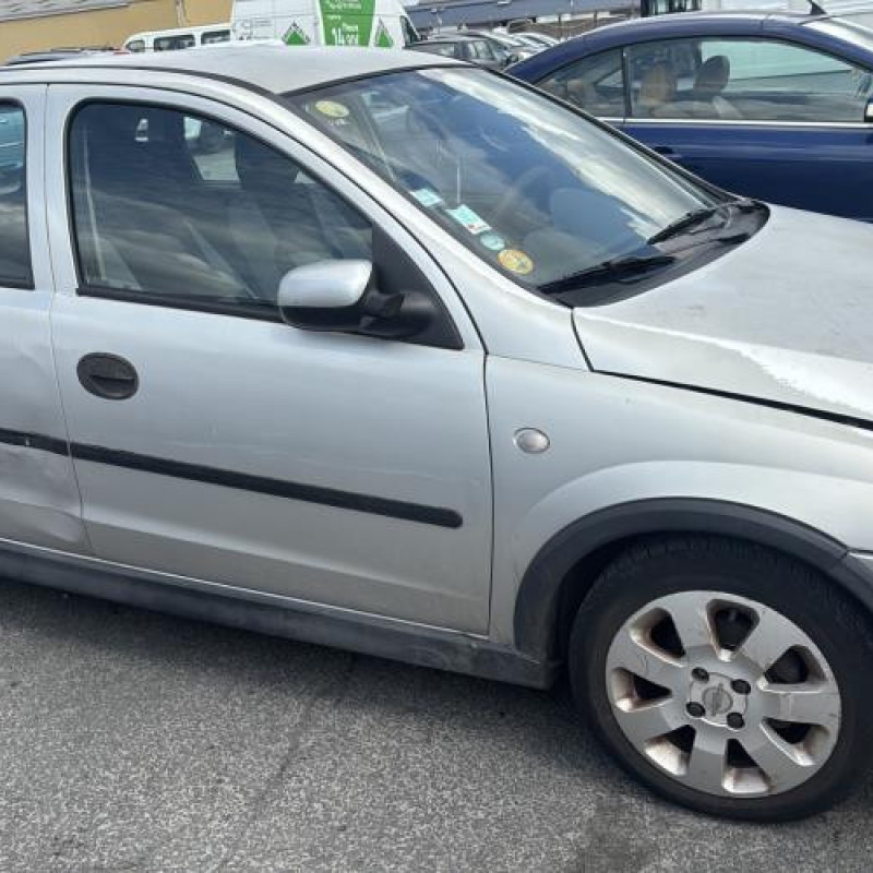 Vitre avant gauche OPEL CORSA C Photo n°11