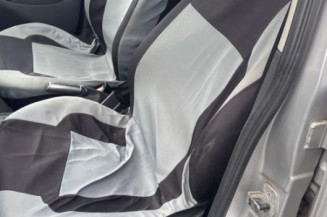Vitre avant gauche OPEL CORSA C