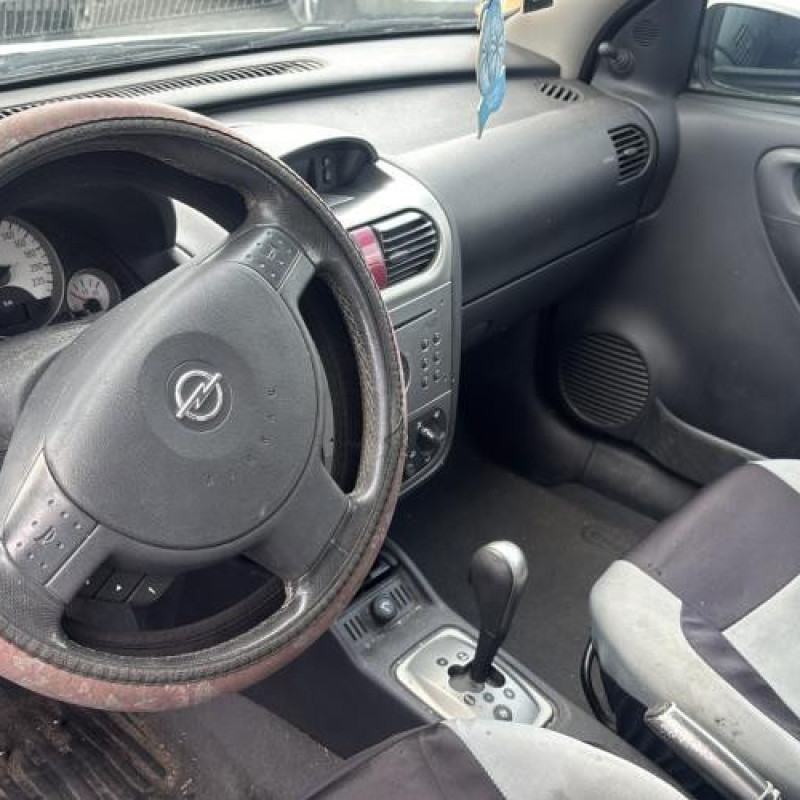Vitre avant gauche OPEL CORSA C Photo n°18